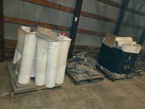 lot 84 image: Candles with bases