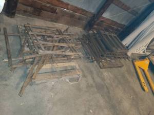 lot 85 image: 2 pallets fencing 36 x 36