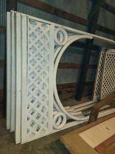 lot 87 image: 5 lattice archways 82 x 119 and 2 8x74 window pieces