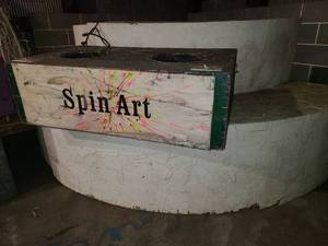 lot 15A image: Spin art white box