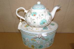 Porcelain Painted Tea Pot in Gift Box