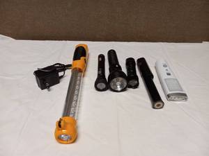lot 18 image: 6 FLASHLIGHTS