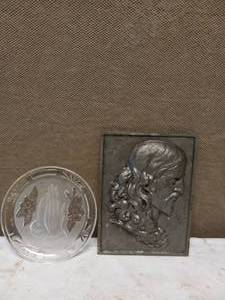 lot 25 image: ANTIQUE PLAQUE & HEAVY FROST PRAYING HANDS GLASS CRYSTAL