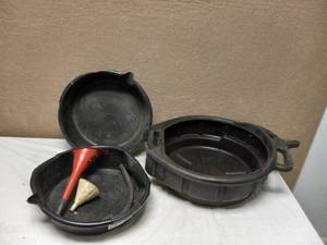 lot 29 image: OIL DRAIN PANS & FUNNELS