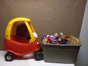 lot 47 image: LITTLE TIKES COZY COUPE & HUGE TOTE OF TOYS