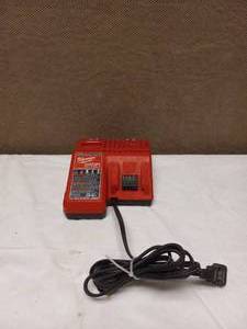 lot 52 image: MILWAUKEE M18 & M12 BATTERY CHARGER