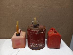 lot 60 image: 3 GAS CANS