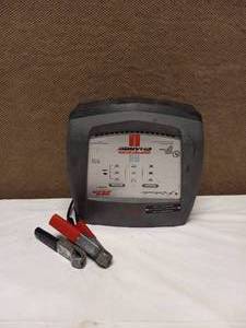 lot 62 image: SCHUMACHER XC10 AMP BATTERY CHARGER