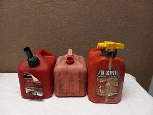 lot 76 image: 3 GAS CANS