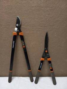 lot 84 image: FRISKARS LAWN & GARDEN TOOL SET