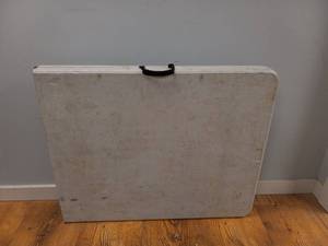 lot 88 image: FOLDABLE TABLE