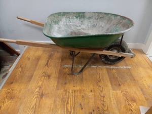 lot 90 image: GREEN WHEEL BARREL