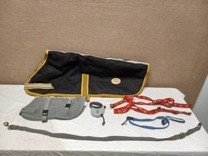 lot 103 image: PET ACCESSORIES