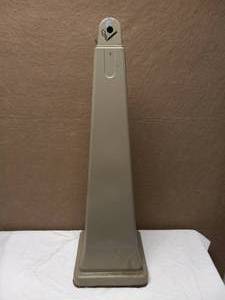 lot 107 image: RUBBERMAID COMMERCIAL GROUNDSKEEPER
