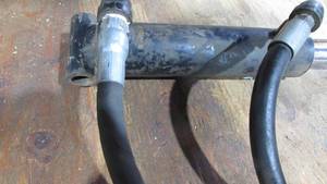 Hydraulic Cylinder With Hoses and Connectors
