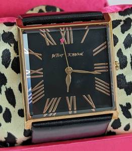 Betsey Johnson Womens Wristwatch
