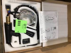 ELLO & ALLO Single Handle Pull Down Sprayer Kitchen Faucet with Deckplate Included and 4 Spray in Matte Black