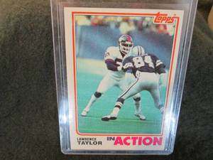 lot 7 image: 7. 1982 Topps Lawrence Taylor Rooki...