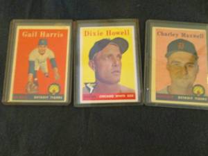 lot 55 image: 55. 1958 Topps Cards...
