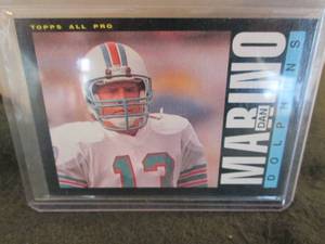 lot 87 image: 87. 1985 Topps Dan Marino Card...