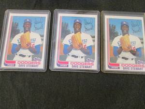 lot 90 image: 90. 3 1982 Topps Dave Stewart Rooki...