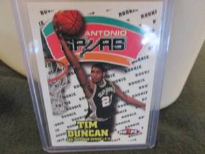 lot 104 image: 104. 1997-98 Hoops Tim Duncan Rooki...