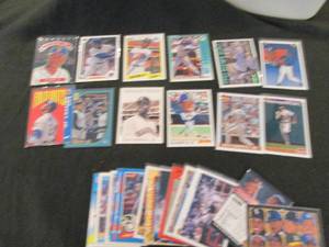 lot 134 image: 134. 25 Ken Griffey Jr Cards...