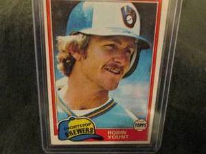 lot 152 image: 152. 1980 Topps Robin Yount Card...