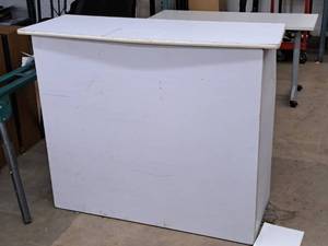 lot 96 image: Collapsible Wet Bar