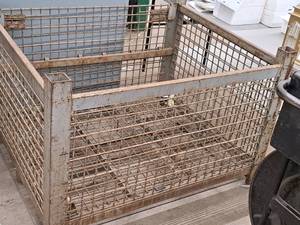 lot 102 image: Metal Wire Pallet Cage