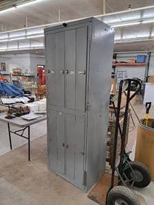 lot 101 image: Metal Storage Lockers