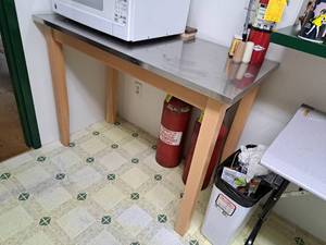 lot 85 image: 4 Metal Top  Wood Table