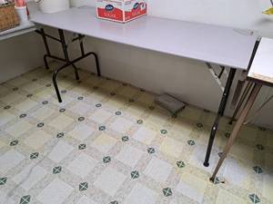 lot 87 image: 6 Folding Table
