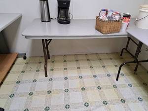 lot 88 image: 6 Folding Table