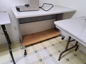 lot 89 image: 46-12 Rolling Table