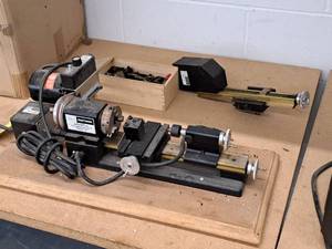 lot 109 image: Sears Craftsman 527-2142 3 Lathe with Lathe Parts