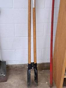lot 330 image: Post Hole Digger