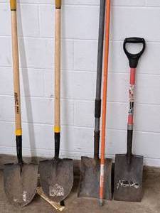 lot 329 image: Garden Tools - Spades (x2), Shovels (x2), Replacement Handle