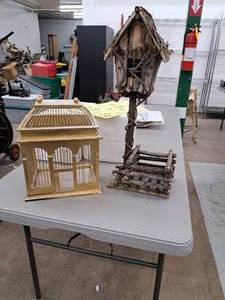 lot 338 image: Lot of (2) Bird House