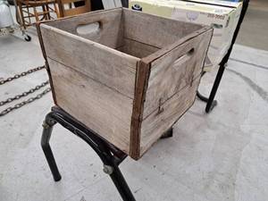 lot 352 image: Vintage Wooden Bottle Crate