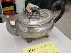 lot 367 image: Vintage Dixon & Son #6 Pewter Tea Pot