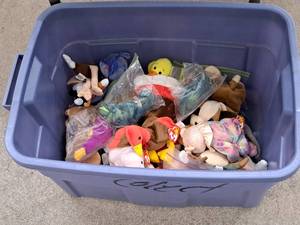 lot 386 image: Lot of  Beanie-Babies