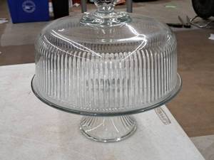 lot 401 image: Glass Cake Server