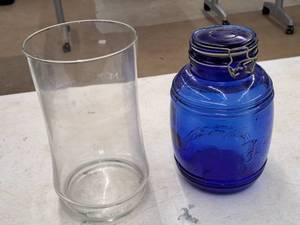 lot 402 image: Clear Glass Table Vase, Blue Glass Cracker Barrel Snap-Top Jar