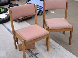 lot 408 image: Lot of (2) Fabric Padded Wood Office Entry Chairs