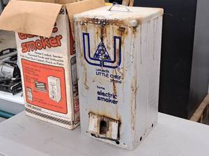 lot 421 image: Luhruensen Little Chef Electric Smoker (in original box)