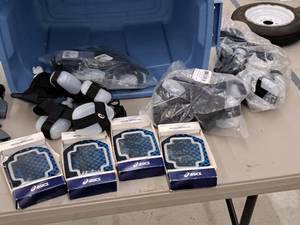 lot 442 image: Lot of (9) Jogging Gear - Four Bottle Belt (x4), Media Armband iPod nano Holders (x5)