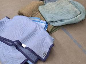 lot 414 image: Lot of (3) Moving Blankets