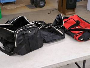 lot 449 image: Lot of (3) Duffle Bags