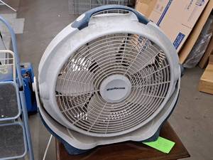 lot 133 image: Wind Machine 22 Floor Fan